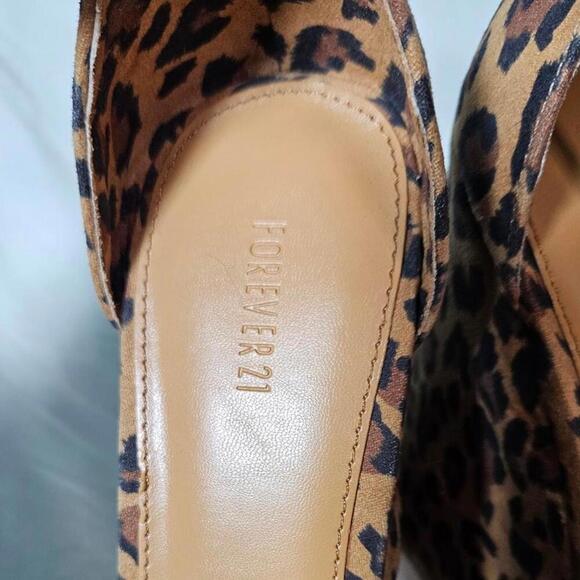 Forever 21 Women's Leopard Print Wedge Heels Size 7 - Picture 10 of 11